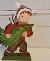 junge mit Tannenbaum,16cm,16.00